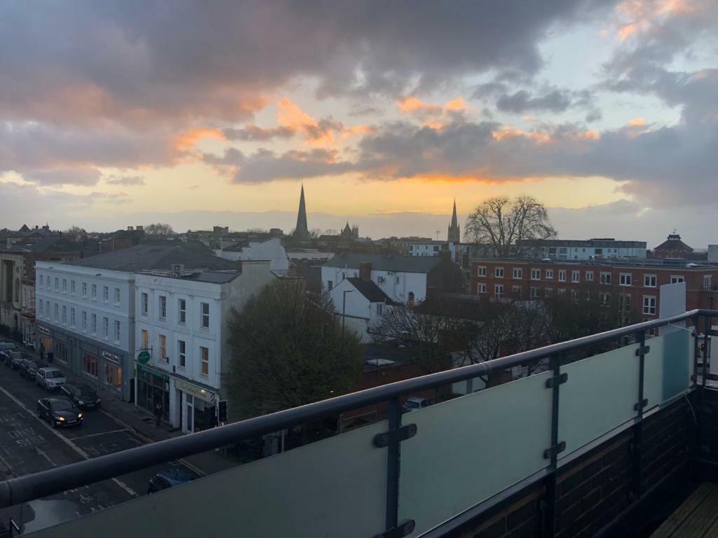 Central Penthouse With Hot Tub & Views 23 Cheltenham Extérieur photo